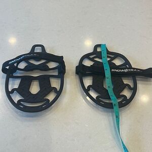 Snowtrax s/m unisex fits over shoes or boots. Great for extra protection on ice.